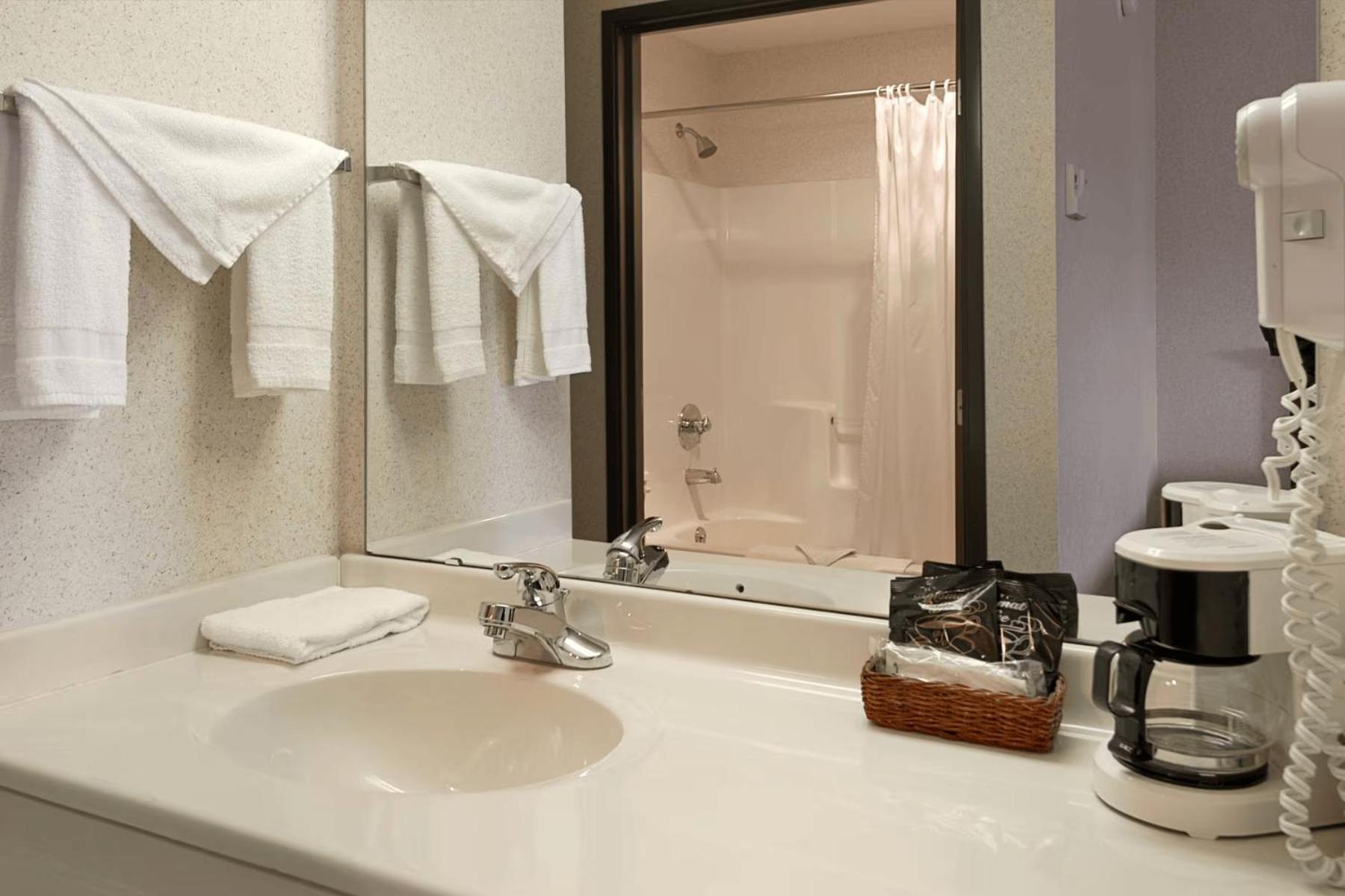 Lakewood Inn & Suites Dowagiac Zewnętrze zdjęcie